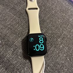 Apple Watch SE 2nd Gen 44mm. 32gb
