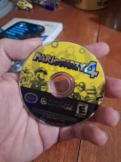 GameCube Mario Party 4 disc only crack near the disc hole but still work just fine $30 tested and works