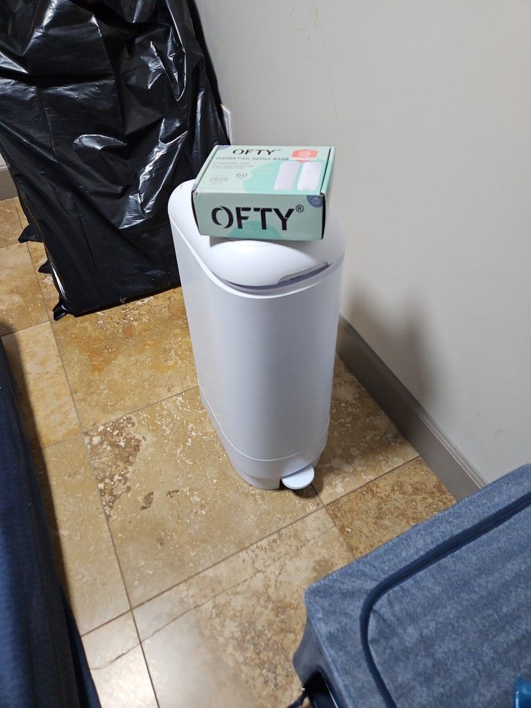 Baby Diaper Genie Trash Can With 4 Rolls Of Bags