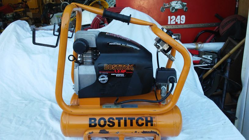Bostitch Industrail Air Compressor 1.5 HP - 4. Gallons