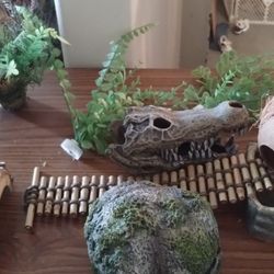 20 Gal Tank With Crack And Accessories 