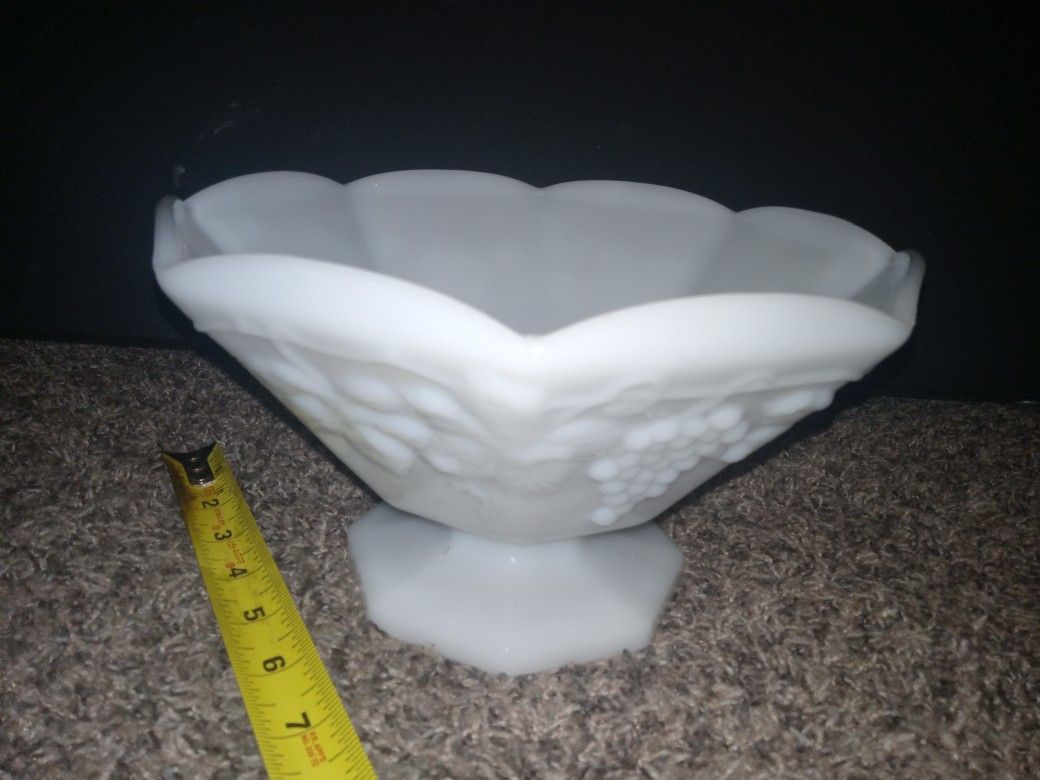 Vintage MILK GLASS bowl 