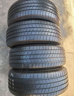 215 55 17 MICHELÍN I'm selling this set of tires with 80% life left on all 4