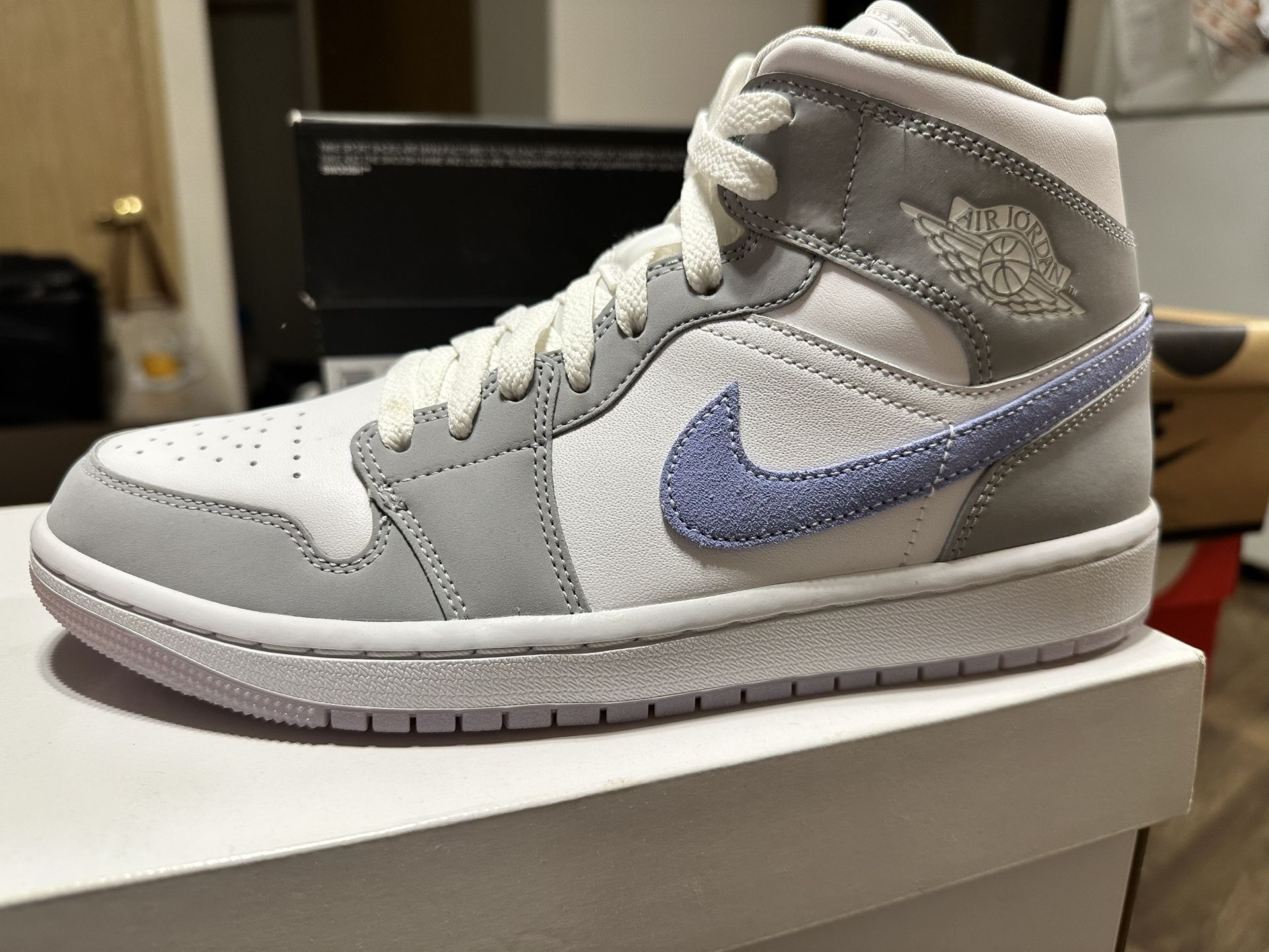 Jordan 1 Mid Wolf Grey Aluminum