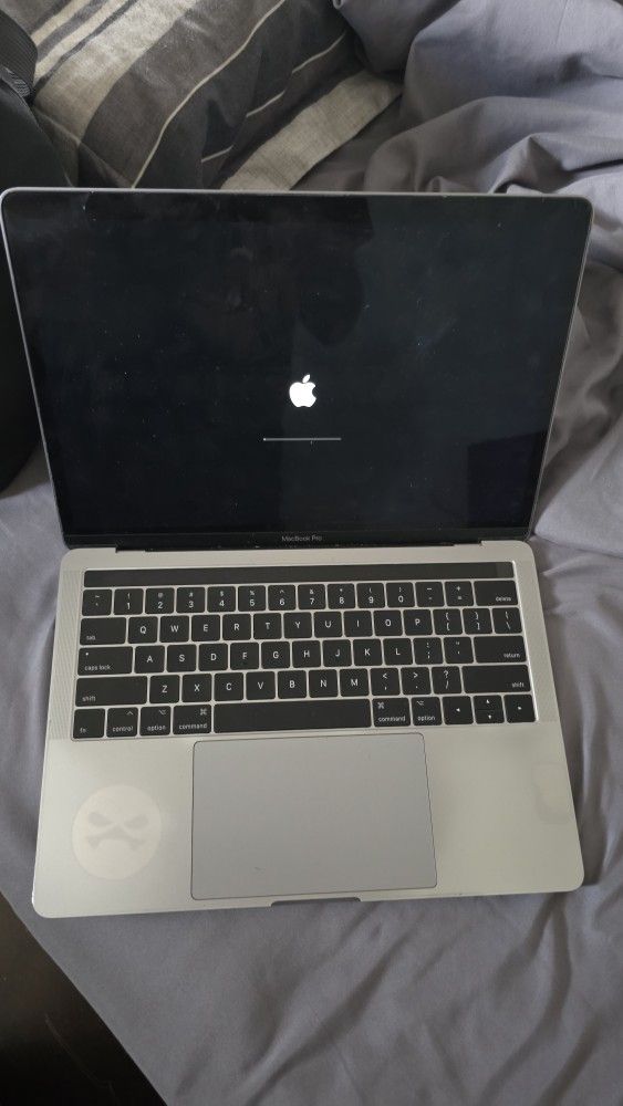 2017 Macbook pro. 500gb HD 8gb RAM i5