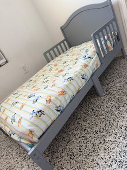 Toddler bed
