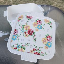 Grace's Pantry Lidded Casserole Baking Dish In Rose Floral Design 10.5".