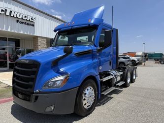 2022 FREIGHTLINER CASCADIA DAY CAB 455HP DD15 - 239K MILES - 6900 ENGINE HOURS!!