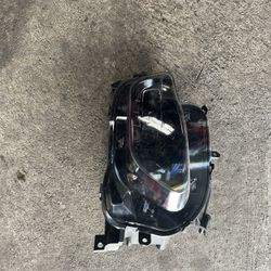 2014 2018 jeep Cherokee passenger right headlight 
