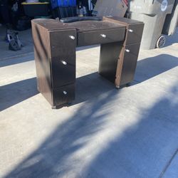 Nail Desk 
