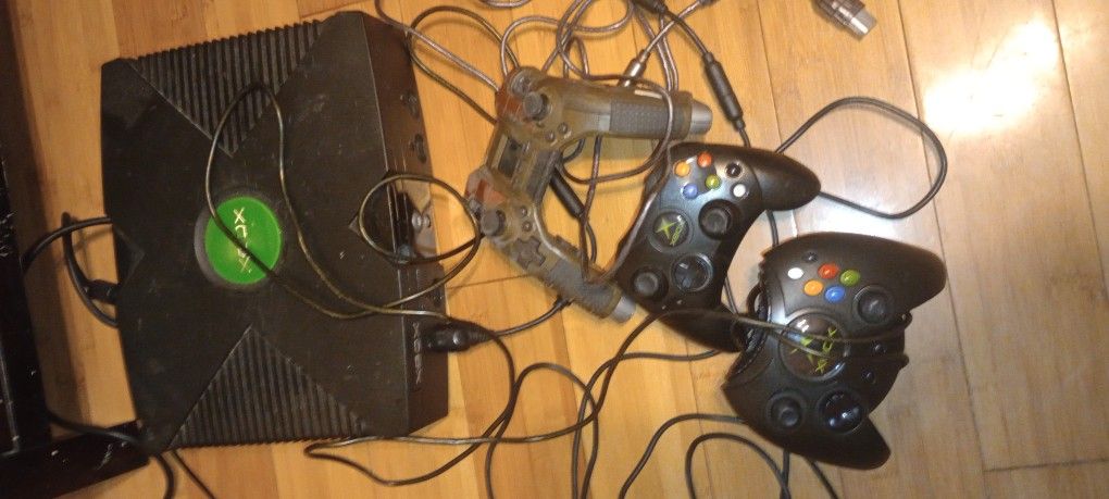 Original Xbox Three Controllers