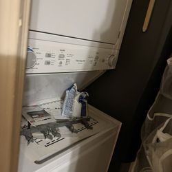 Stackable Washer & Dryer Combo 400$
