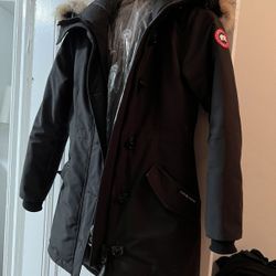 Canada Goose - Rossclair Parka - Women’s Small Like New