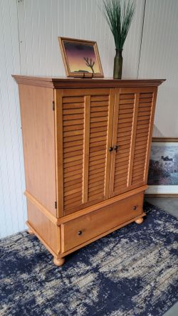 CUTE CABINET / ARMOIRE
