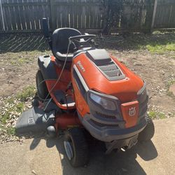 Husqvarna YTH24V48 Riding Lawn Mower Gasoline Self-Propelled 48in Rotary Oranae