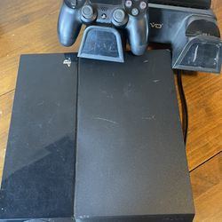 PlayStation 4 w/ Controller and Charging & Cooling Station