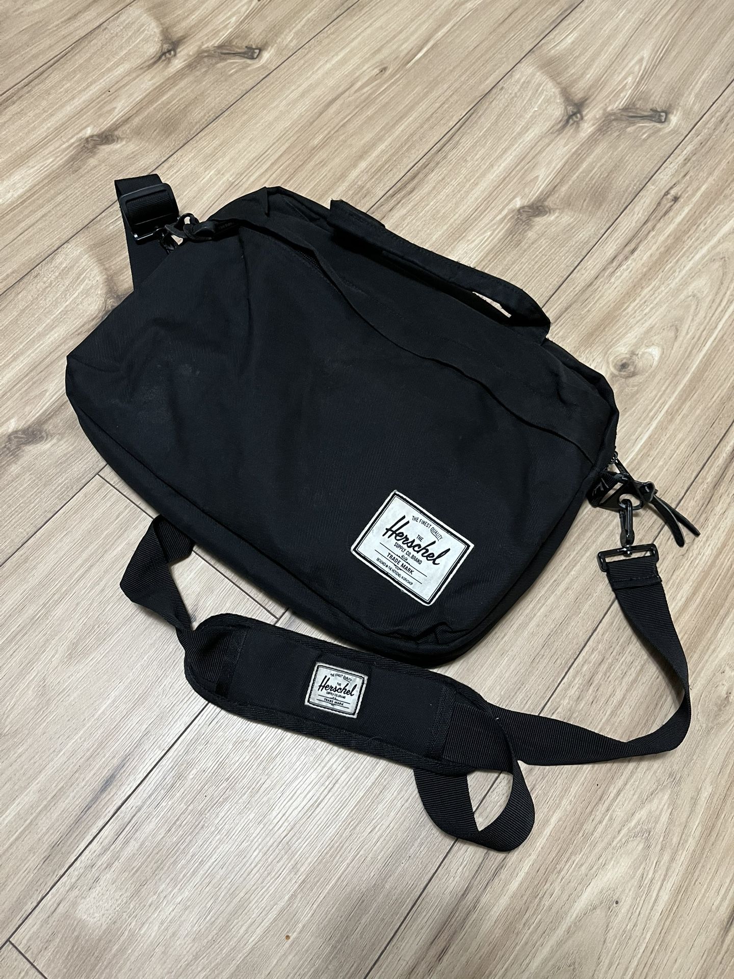 Herschel Messenger Bag Black