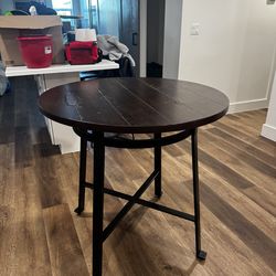 Small dinner room table and chairs