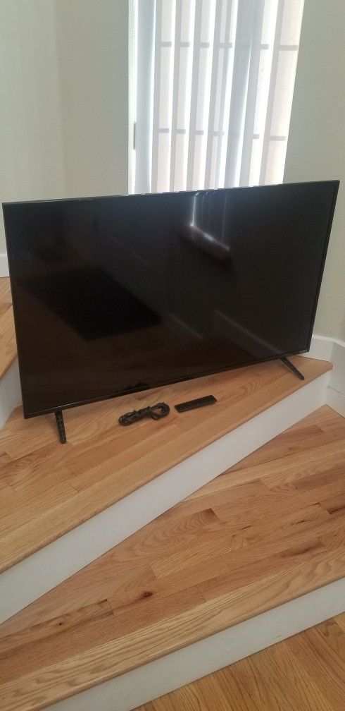 NEW cond  VIZIO  50  INCHES  SMART TV  , WORKS EXCELLENT   , 