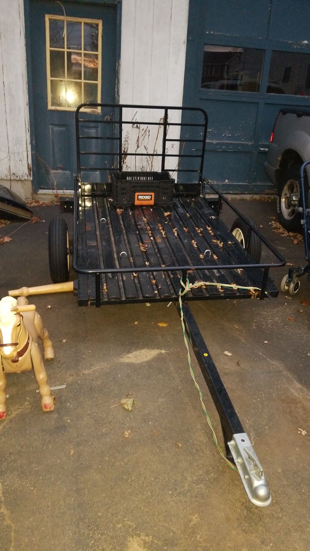 Utility trailer new condition $400 firm