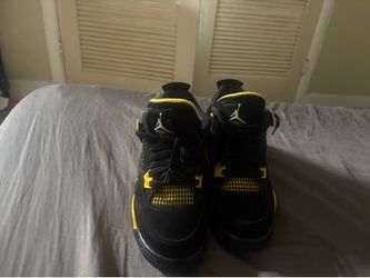 Jordan 4’s size 7