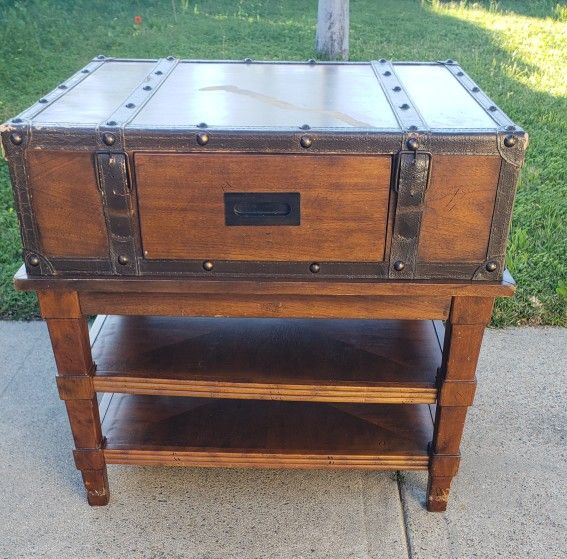 Beautiful ASHLEY Suite Case Style End Table