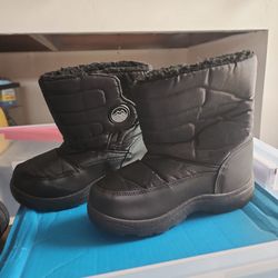Boys snow boots Size 3
