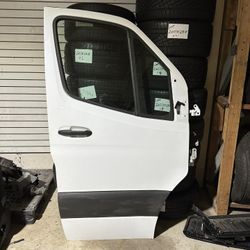 2019 Mercedes Sprinter Passenger Door Assembly 