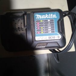 Makita 20.8v, 12 V DC10WD Li-ion Charger 