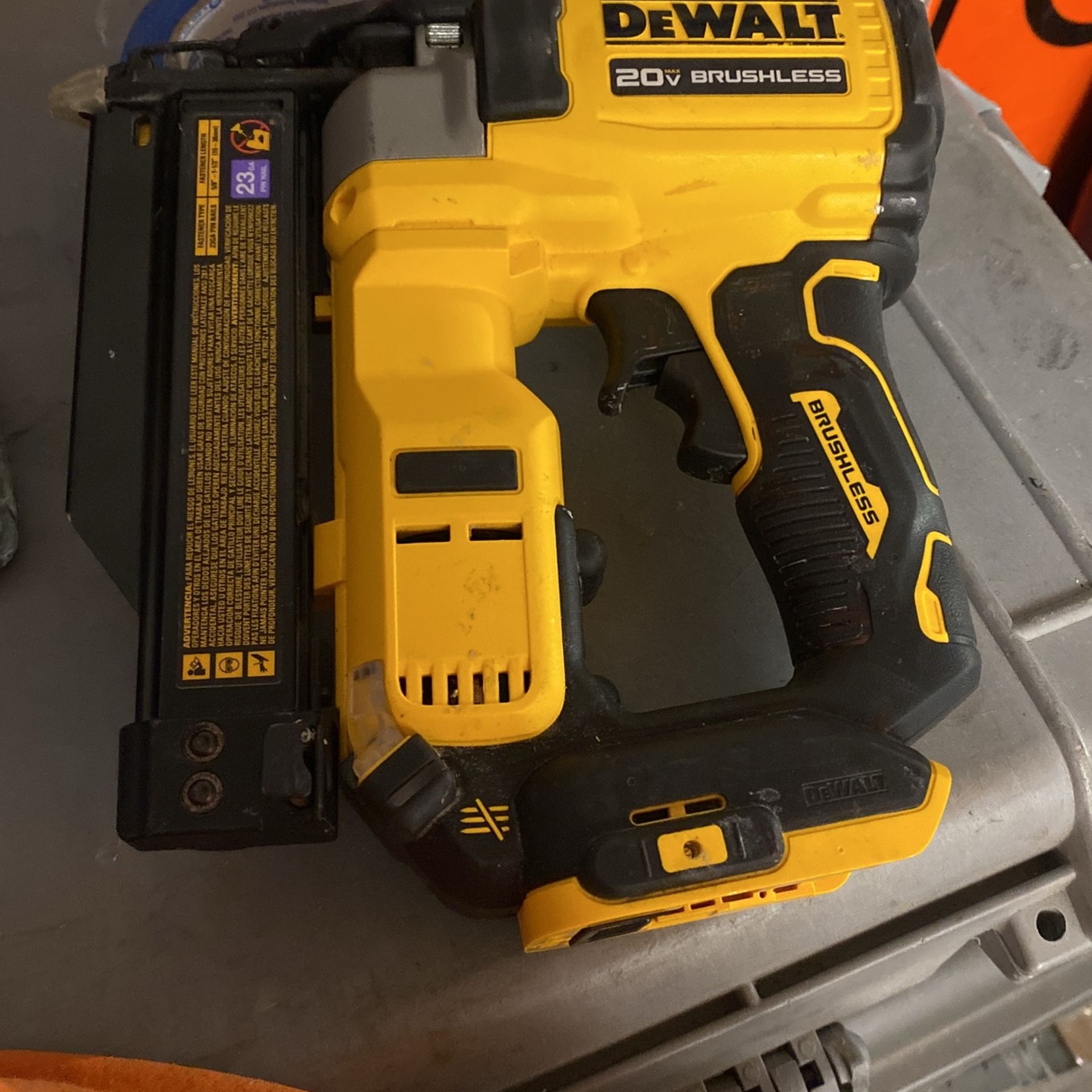 Dewalt 20 V 23 Gauge Nailer