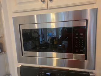 LG 30"in-wall microwave oven with trim kit