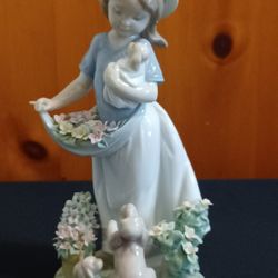 EUC Lladro #6907 A Romp in the Garden Girl with Dogs and Flowers Original Box 
