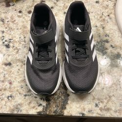 New Boys Adidas Shoes Size 3 