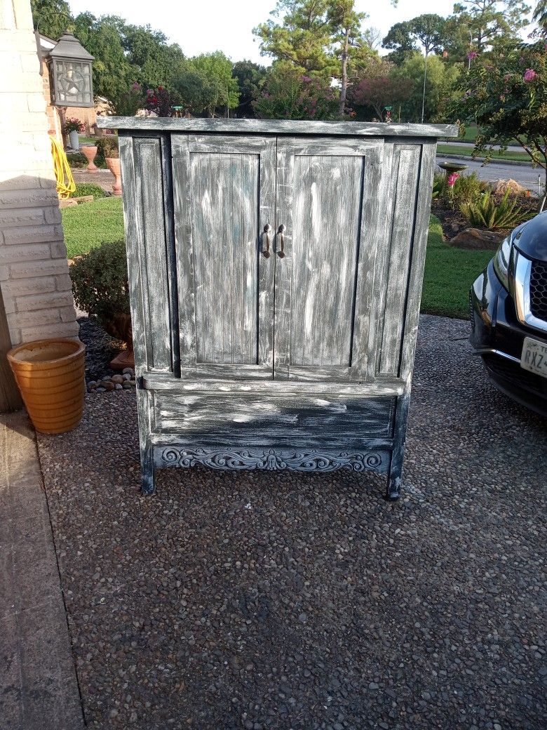 Wooden Cabinette 