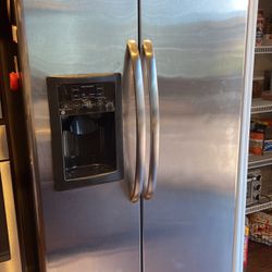 GE Stainless Steel Refrigerator 