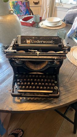 Vintage 1929 Underwood 11 Manual Typewriter