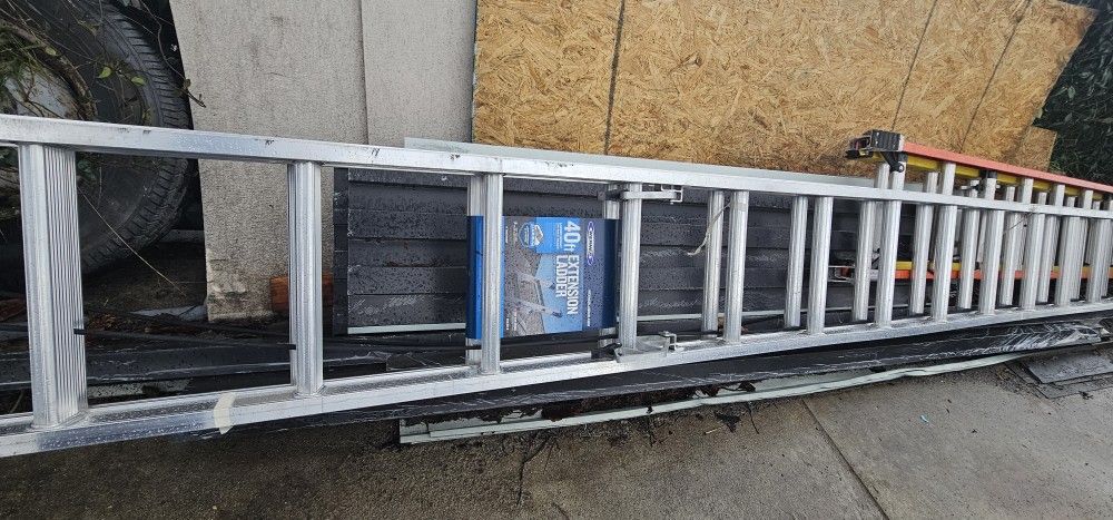Warner 40 Foot Ladder Like New