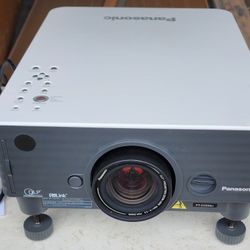 Panasonic PTD3500 Video Projector 
