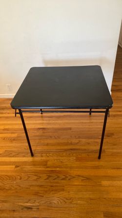 Foldable card table