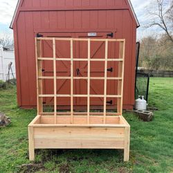 Cedar Planter Box With Trellis