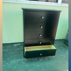 5 drawers dresser/ Five drawers dresser