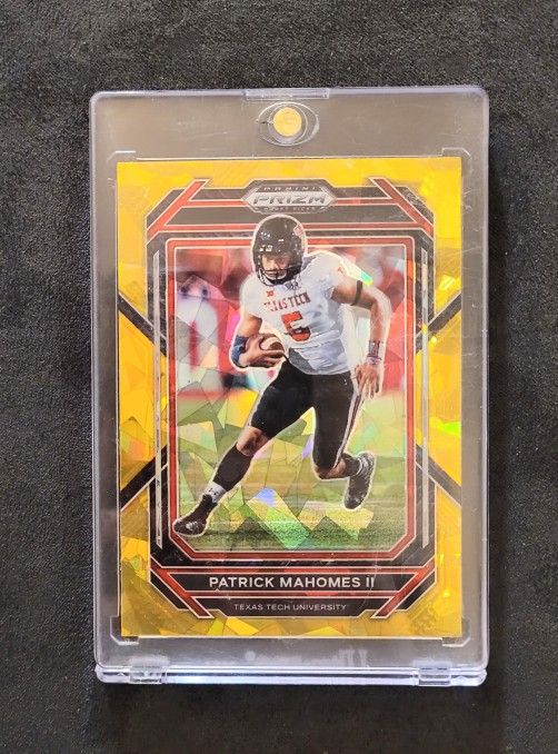 2023 Panini Prizm Draft Picks Patrick Mahomes II #82 Gold Cracked Ice Prizm