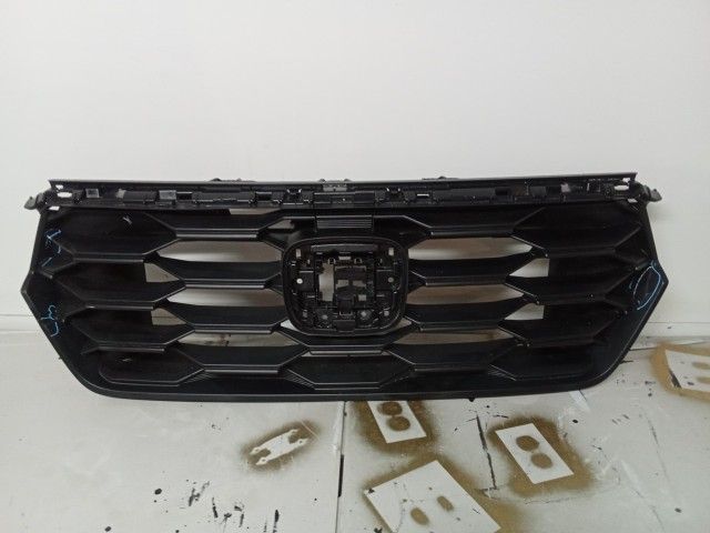 2023-2024 Honda Pilot Front Upper Grille Assy. OEM Used