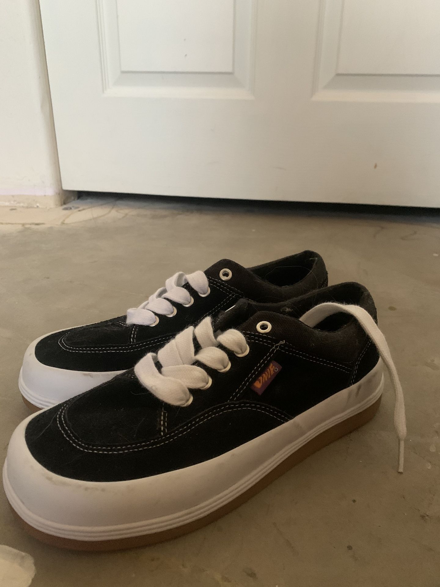 Unif Phoebe Sneakers size 9