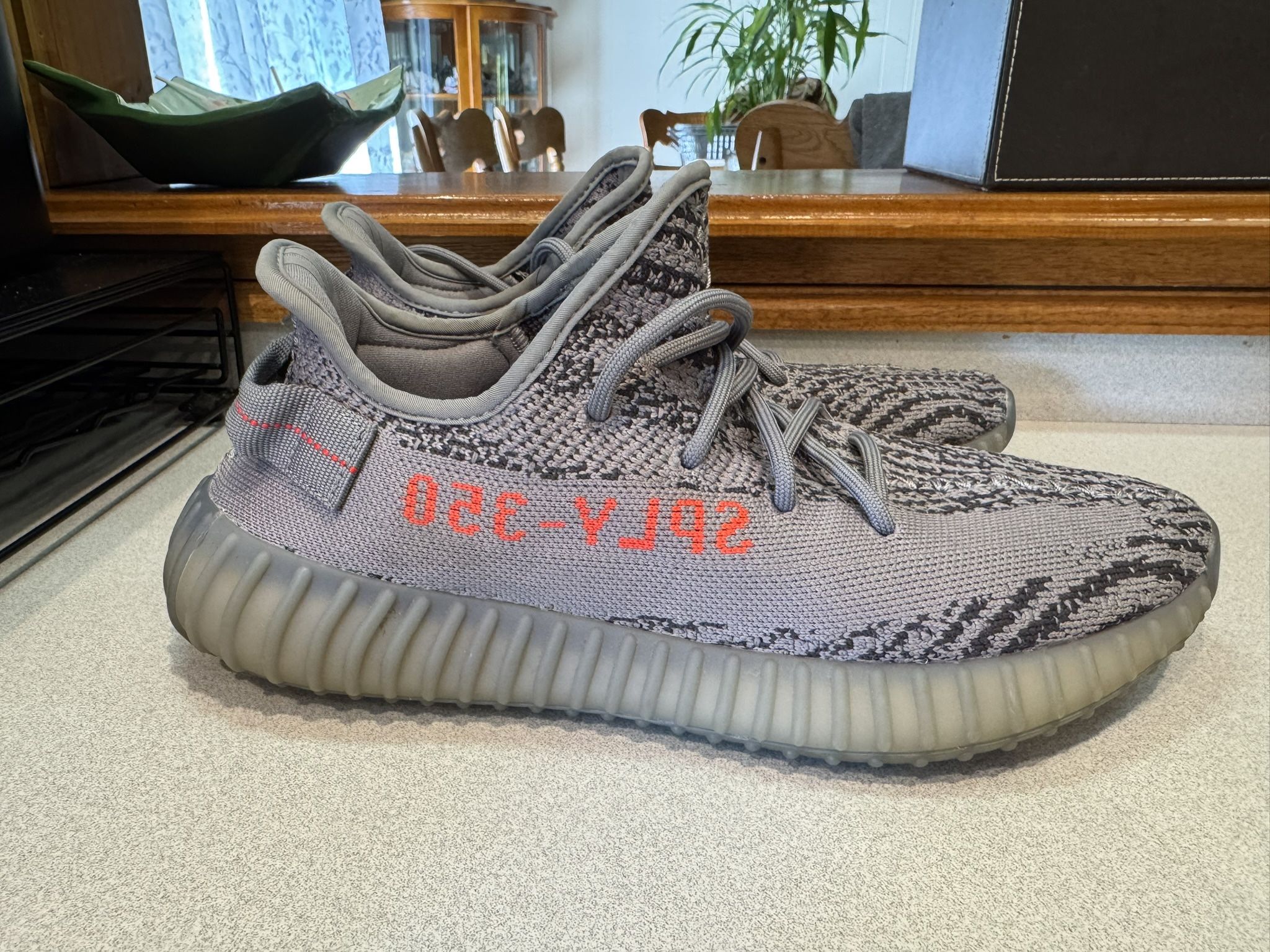 Yeezy 350 v2 Beluga 2.0 Size 9