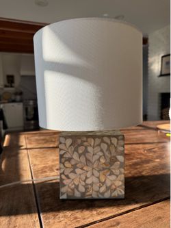 shell lacquered small table lamp