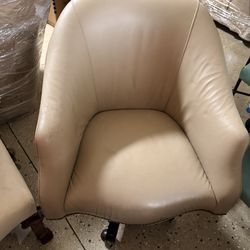 Geniunine Leather office swivel chair
