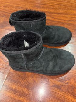 Black UGG mini boots size 8 Women