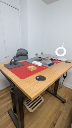 Ergonomic standing adjustable UPLIFT Desk