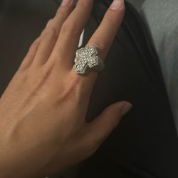 Ring moissanite